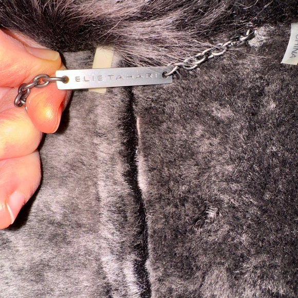 Elie Tahari 100% shearling jacket, dark brown, size M. - Picture 13 of 15